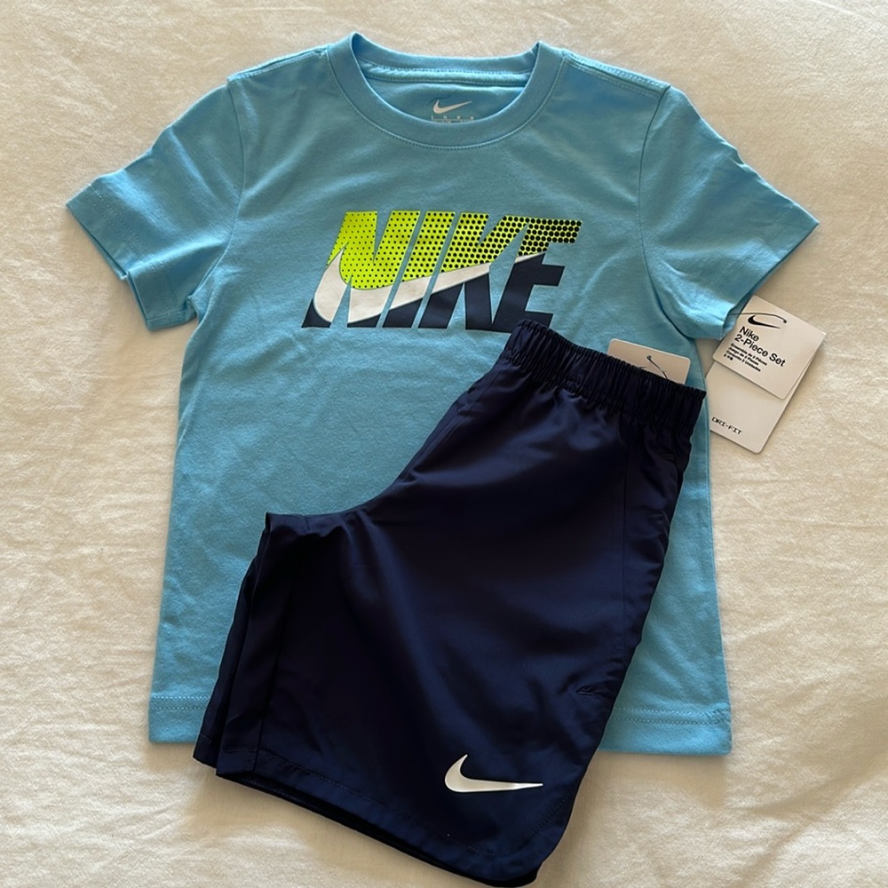 Nike 2 Piece Set Short and Shirt for Boys.Size 6.